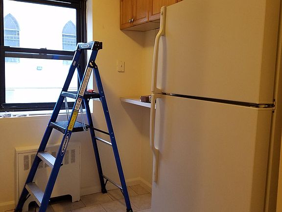 4th image of 165 Vroom St #110