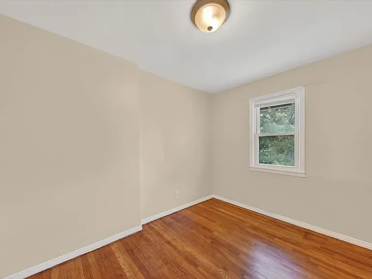 8123 Manor St — Photo 12