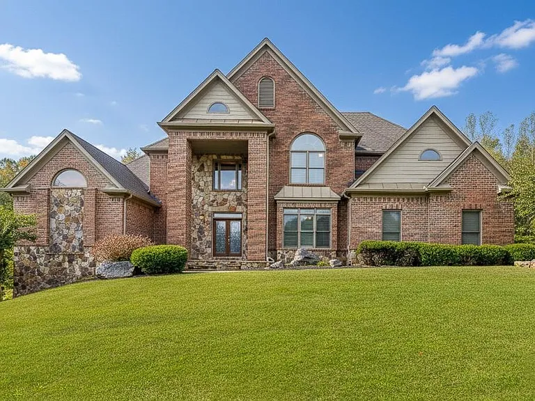 940 Chateau Forest Rd — Photo 1