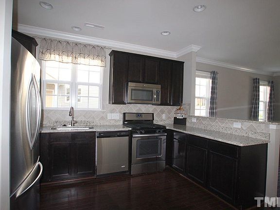 4th image of 110 Florians Dr