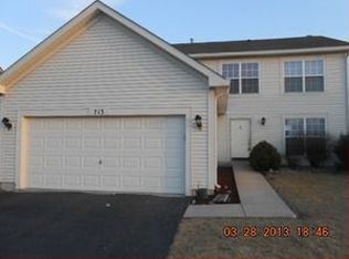 713 Blackhawk Ln, Bolingbrook, IL 60440