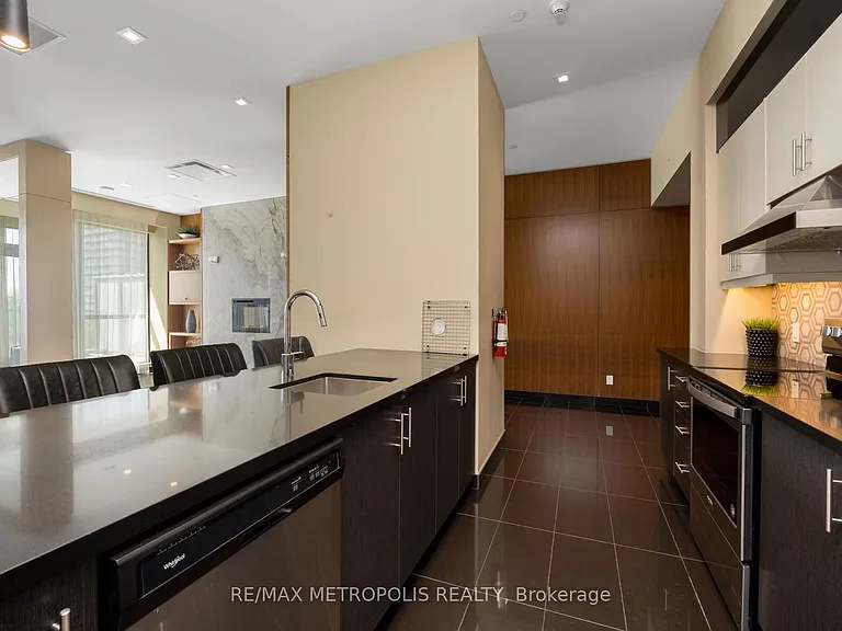 15 Zorra St #503 — Photo 39