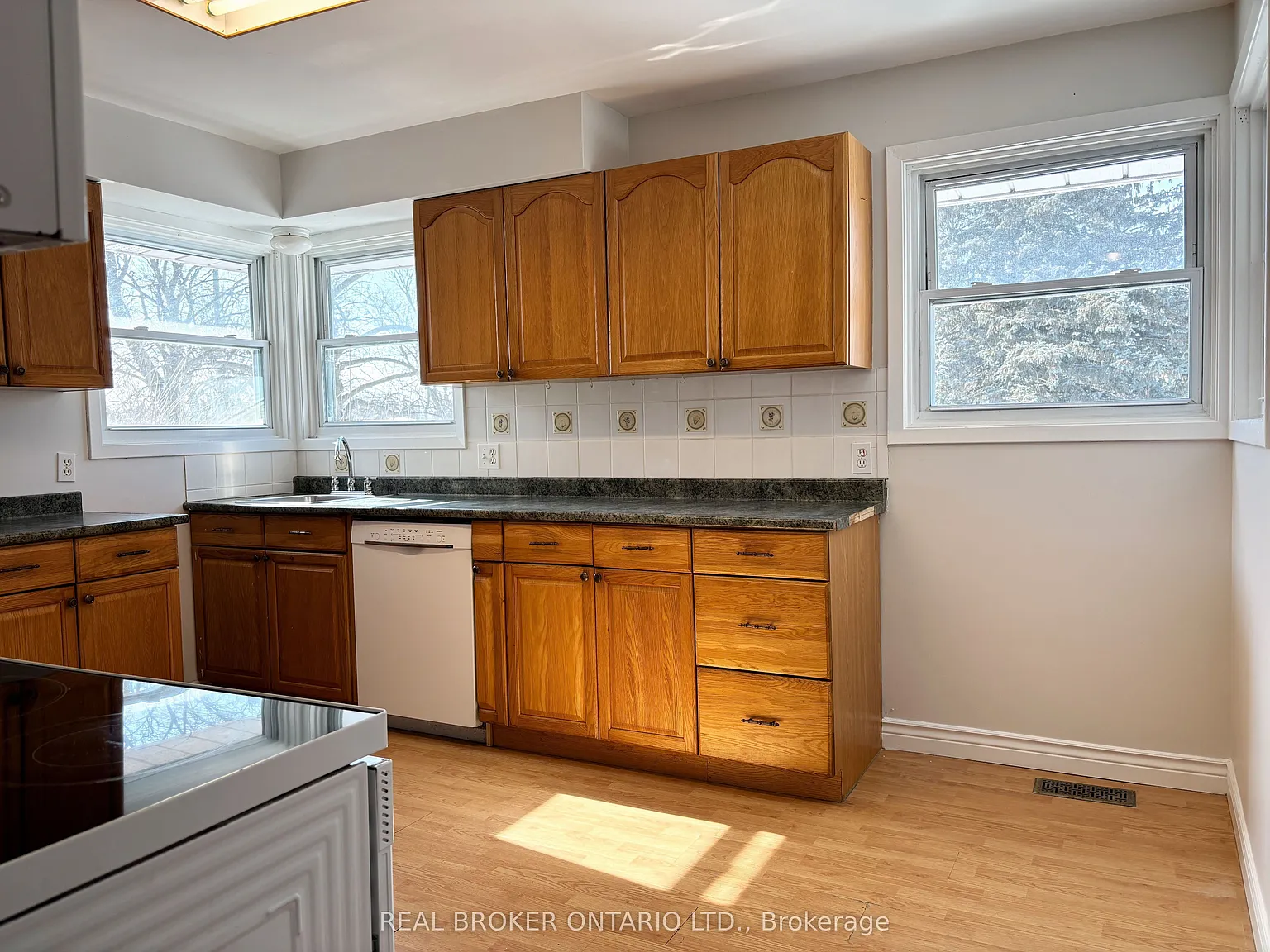 3 bed, $2,400 — Photo 3