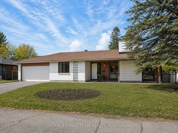 21 Lindhurst Cres, Ottawa, ON K2G 0T8