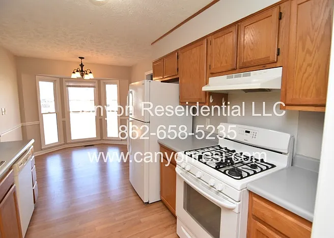 3 bed, 2.0 bath, 1402 sqft, $1,745 — Photo 3