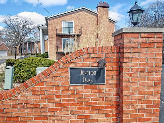 3rd image of 6016 N Knoxville Ave APT 103