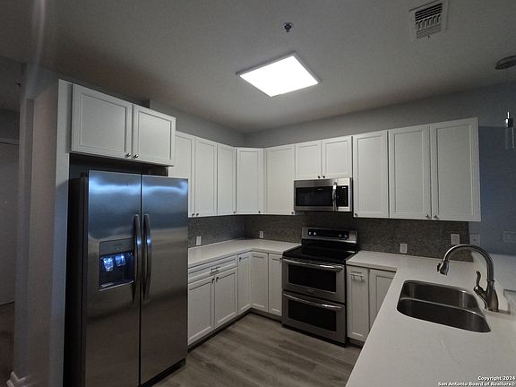 3rd image of 17902 La Cantera Pkwy #410