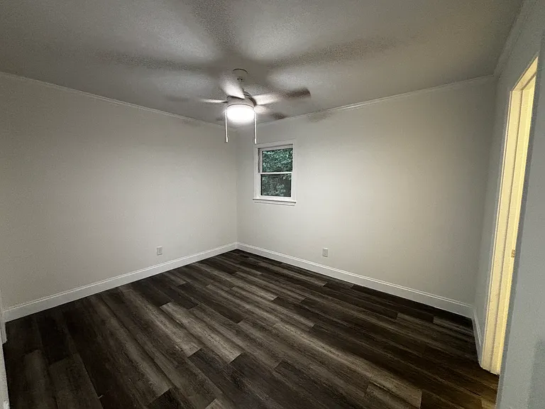 1104 W Oakwood Ave — Photo 6