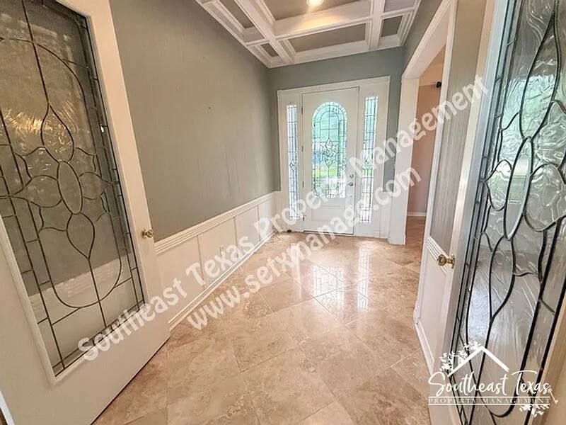 4 bed, 3.5 bath, 4177 sqft, $3,900 — Photo 3
