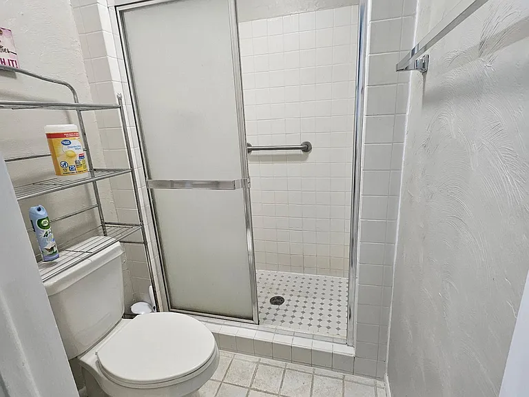 317 Westwood Dr — Photo 6