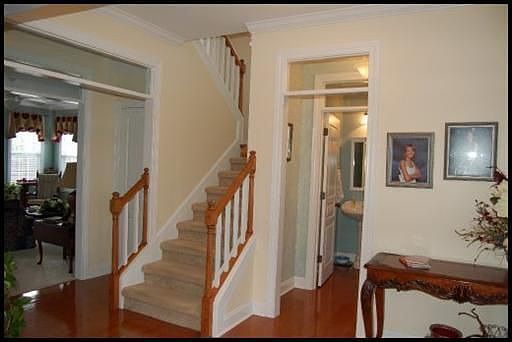 3rd image of 920 Lourdes Ln