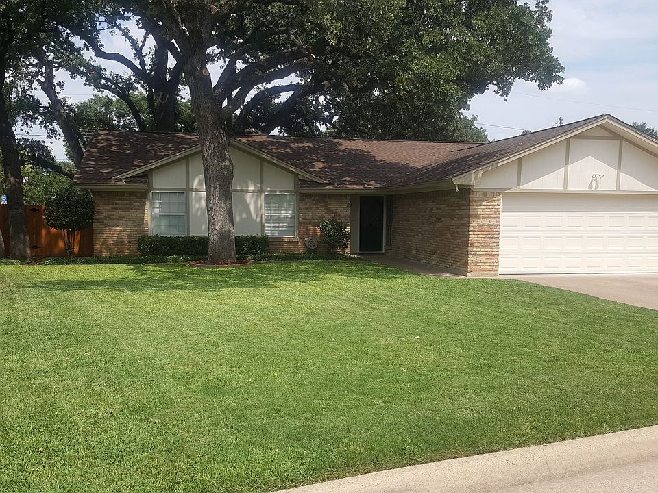 1st image of 2717 Trail Oak Ct
