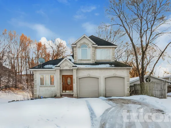 2296 Highwood Ave E, Maplewood, MN 55119