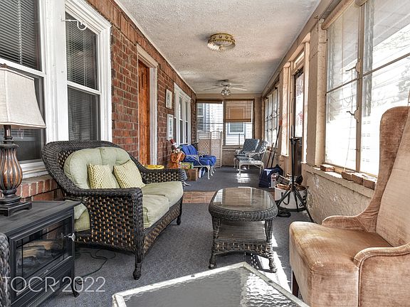 5th image of 121 Riverview Ave