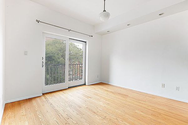 1st image of 392 14th St APT 3A