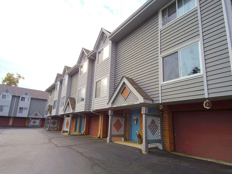 Village Square Townhomes N82W13490 W Fond Du Lac Ave Menomonee Falls