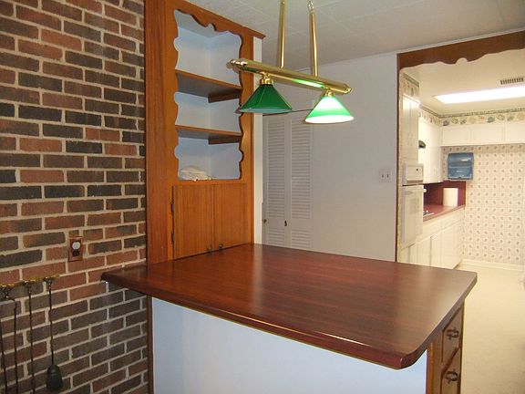 4th image of 517 Red Deer St