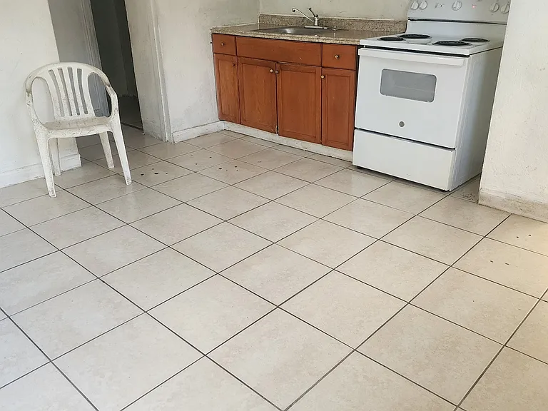 725 N East St #1 — Photo 3