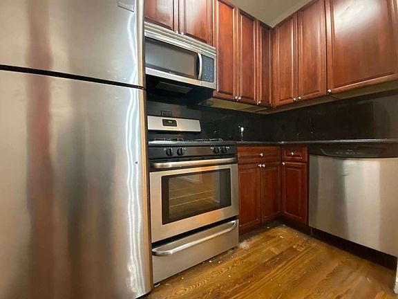 2nd image of 370 Menahan St APT 1A