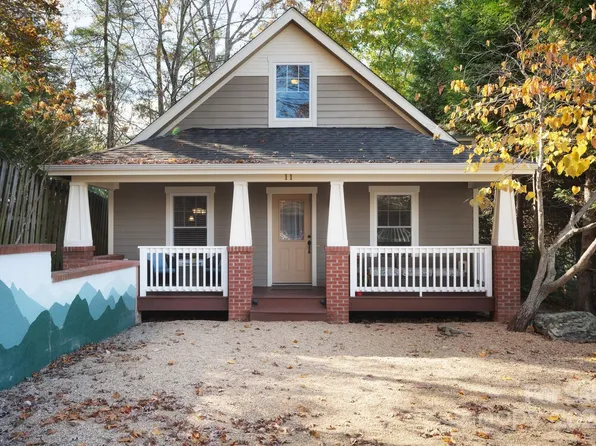 11 Knotty Alder Ct, Candler, NC 28715