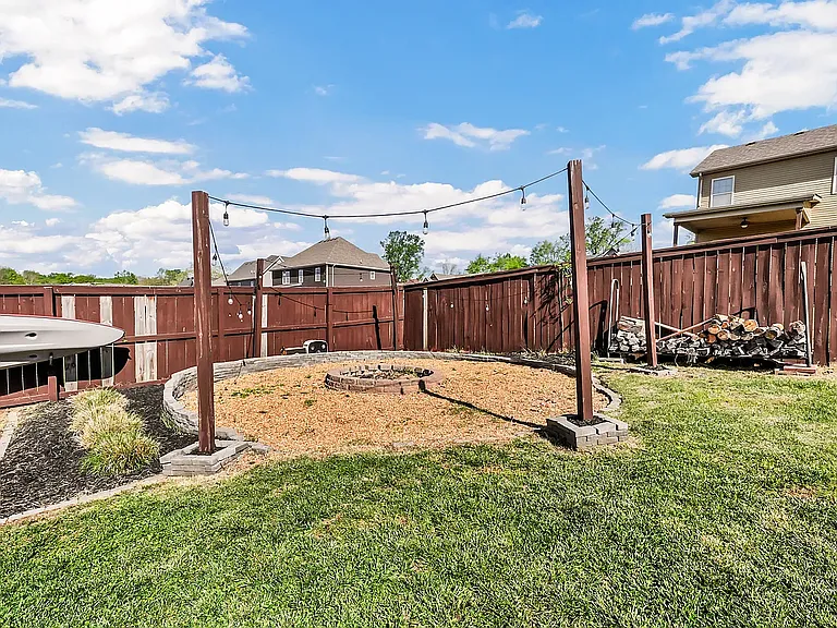 109 Easton Dr — Photo 34
