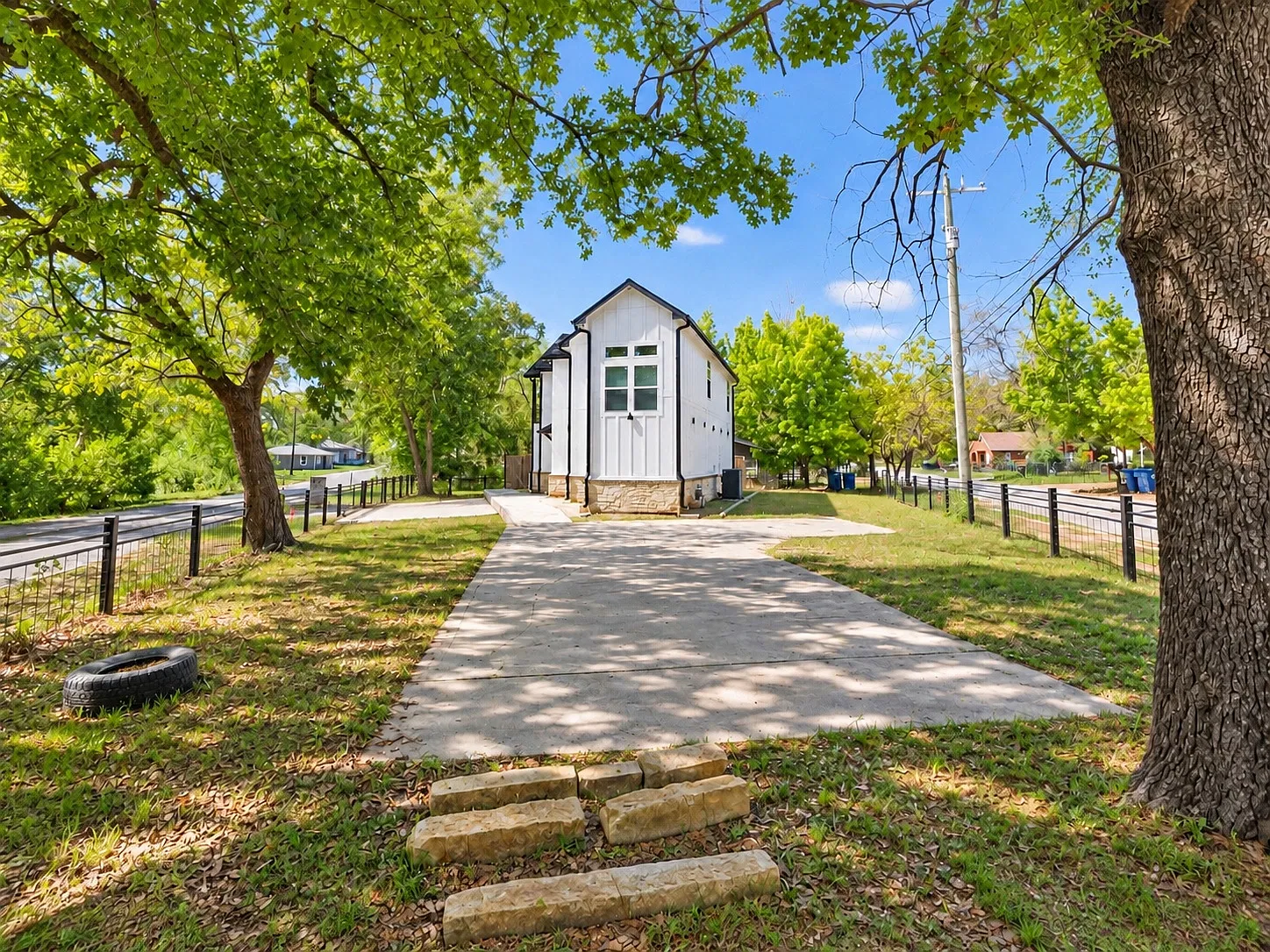 4 bed, $2,050 — Photo 4