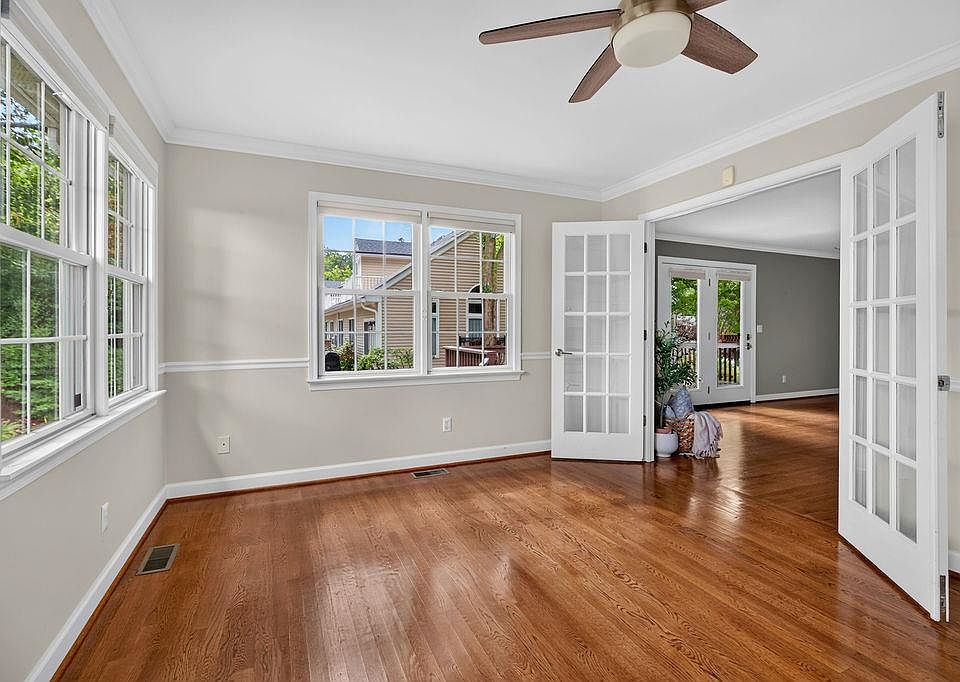 1st image of 21 Hickory Nut Ln