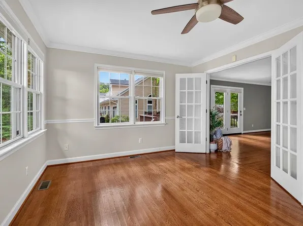 21 Hickory Nut Ln, Staunton, VA 24401