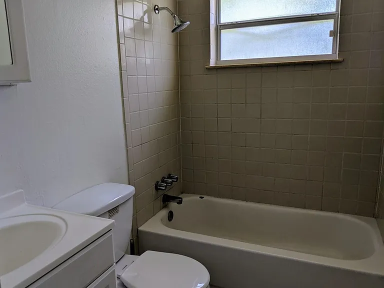 806 Essex Dr — Photo 11