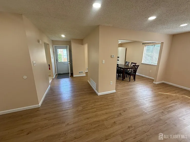 1502 Edison Glen Ter — Photo 10