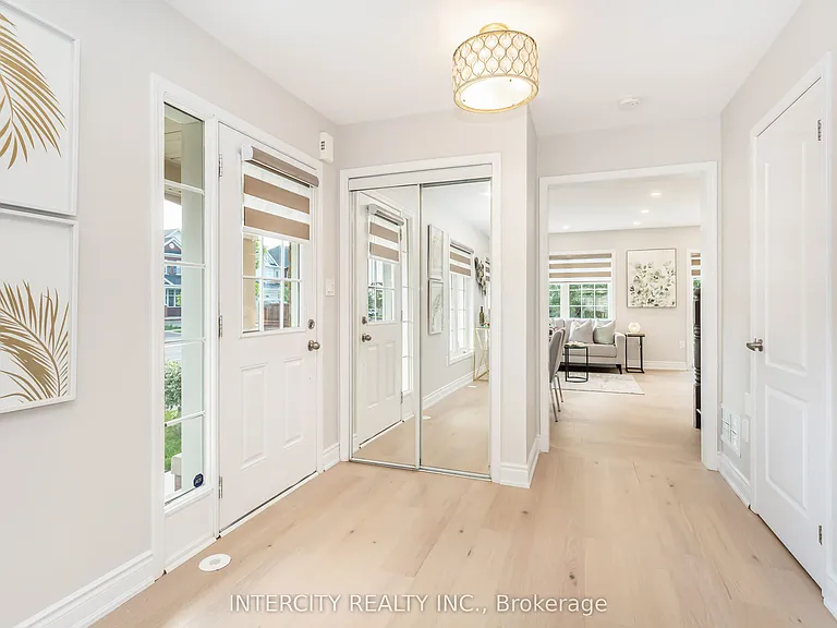 689 Ambroise Cres N — Photo 22