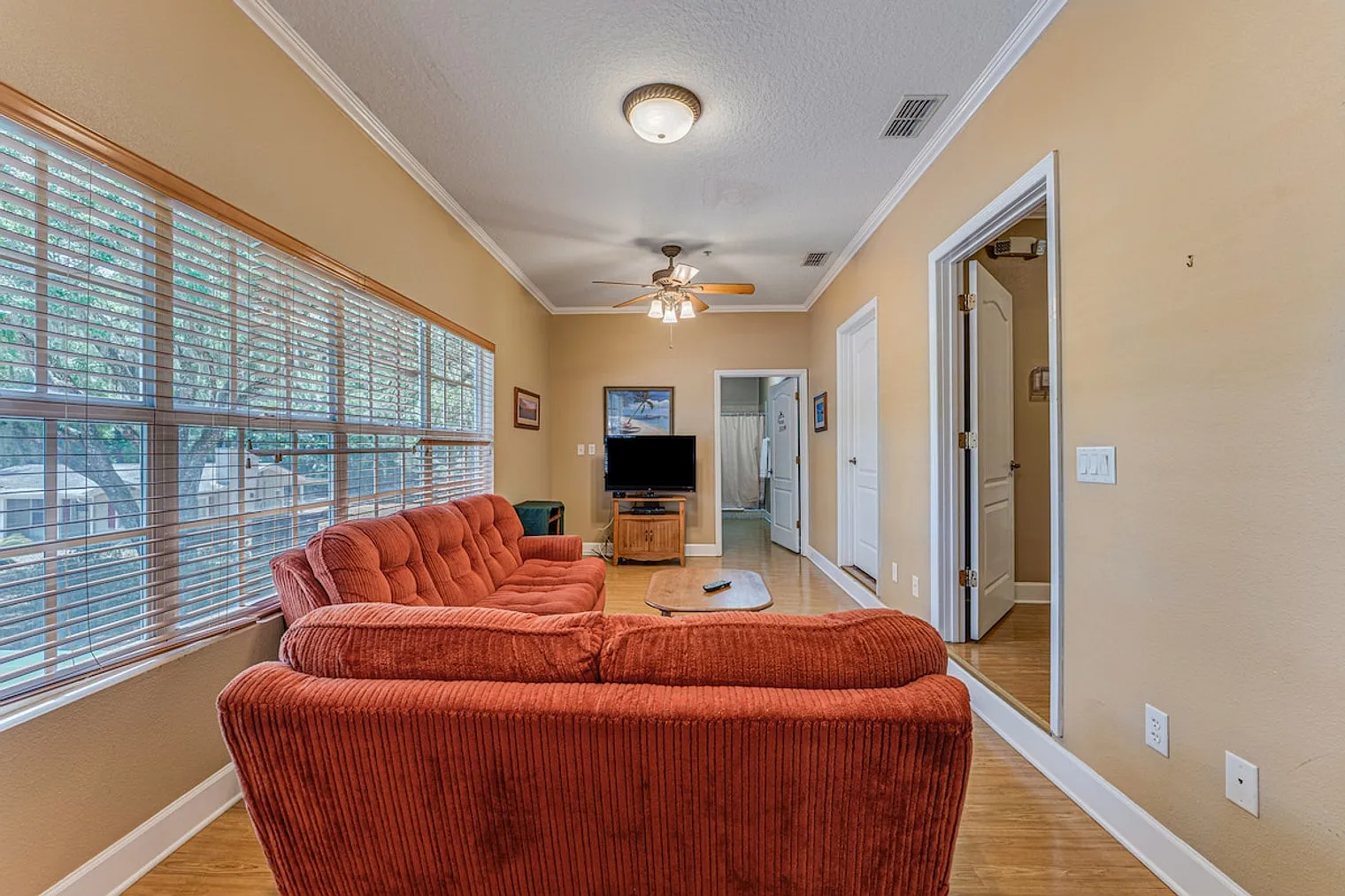 9 bed, 4.0 bath, $19,168 — Photo 2
