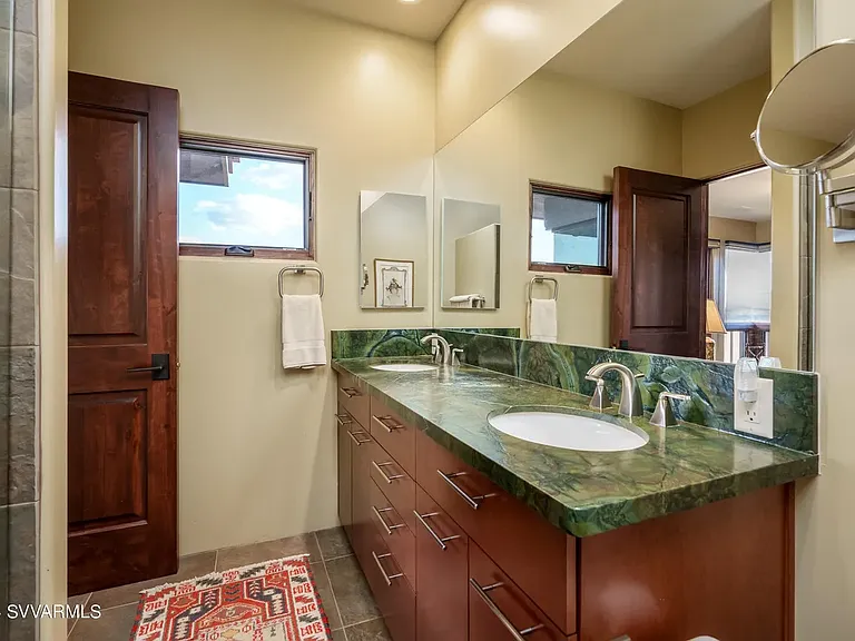 Master Suite 2 on-Suite Bathroom Vanity