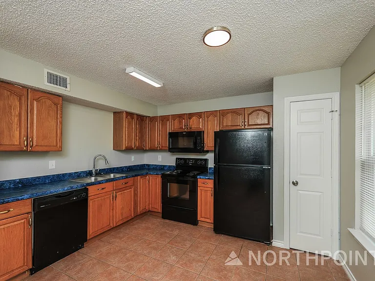 609 E Buffalo St — Photo 6