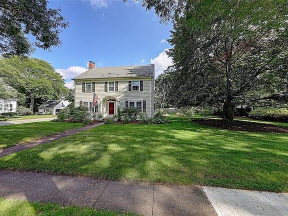 3rd image of 81 Catlin Ave