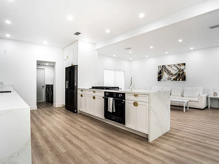 8866 Carlyle Ave — Photo 7