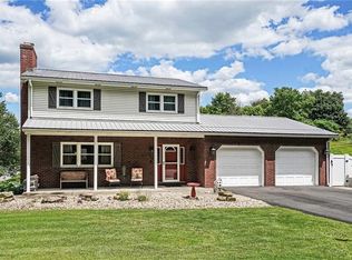 215 Londonderry Dr, New Brighton, PA 15066