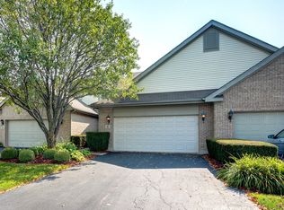 31 Corinth Dr, Tinley Park, IL 60477