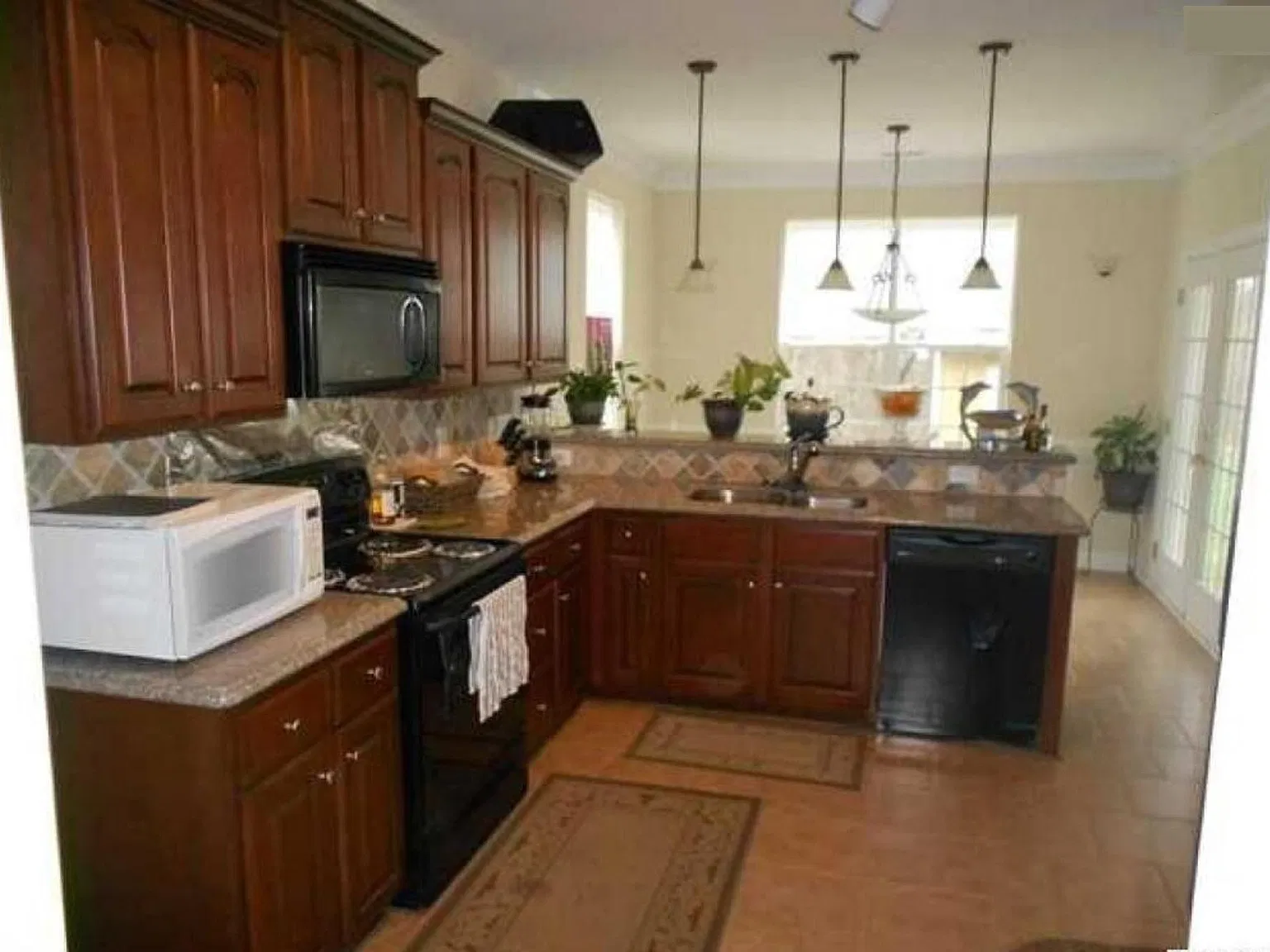 4 bed, 2.5 bath, 2330 sqft, $2,450 — Photo 3