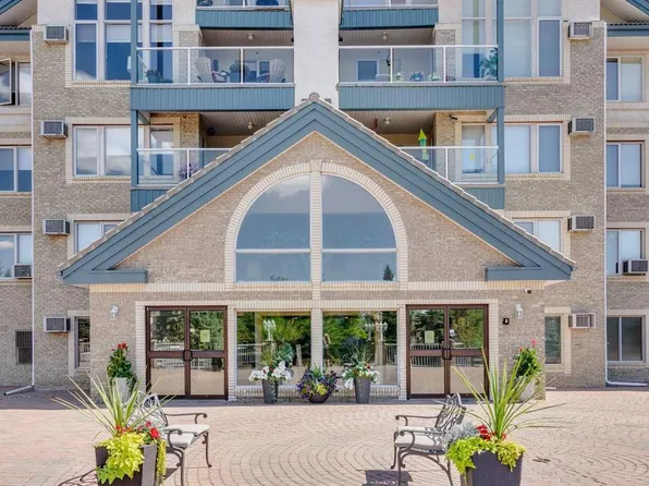 7239 W Sierra Morena Blvd SW #107, Calgary, AB T3H 3L7