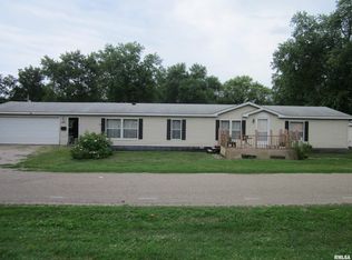 421 N Rutledge St, Mason City, IL 62664