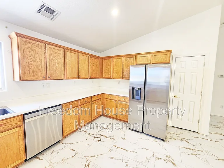 600 San Lorenzo St #D — Photo 10