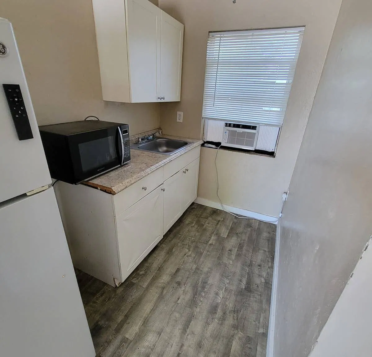 1 bed, 350 sqft, $1,100 — Photo 1