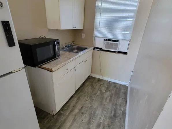 701 17th St W #1, Palmetto, FL 34221