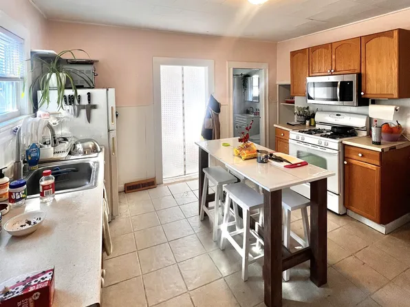 282 Lowell St #1, Somerville, MA 02145