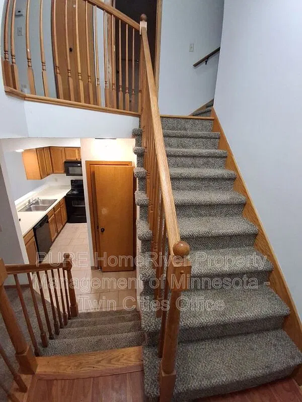3 bed, 2.0 bath, 1272 sqft — Photo 2
