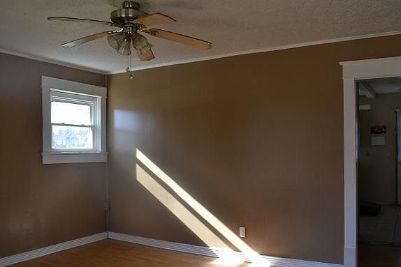 4th image of 1081 Moorland Ave