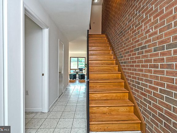 4th image of 4938 Schuyler Dr
