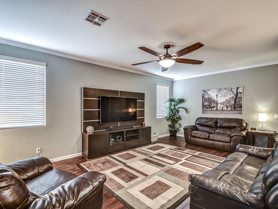 1st image of 2131 E Augusta Ave