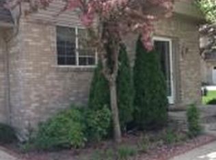 41447 Glade Rd, Canton, MI 48187